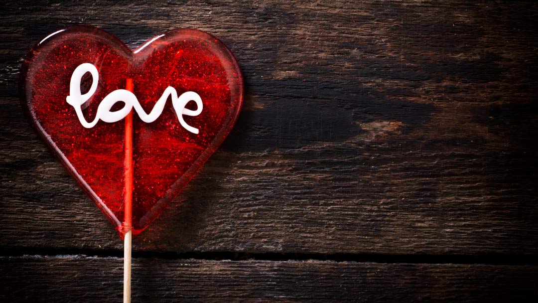 Сайт без регистрации love. Love is фон. Be my Valentine чистое сердце.